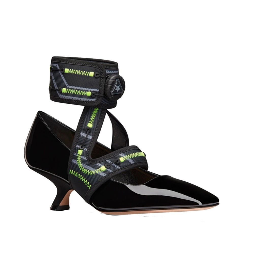 62-22 Leather Pumps