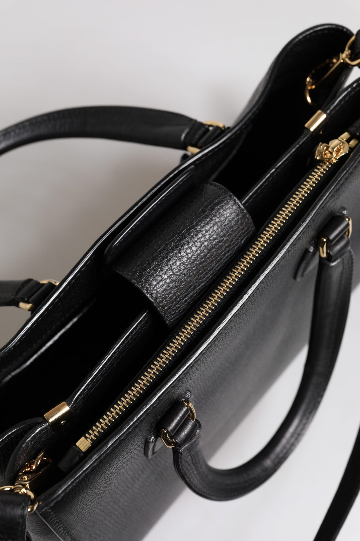 Black Calf Leather Logo Plaque Shoulder Handbag Bag